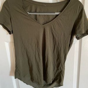 Lululemon woman’s tee size 4